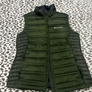 Columbia puffer vest. Worn 2 times. Olive Green